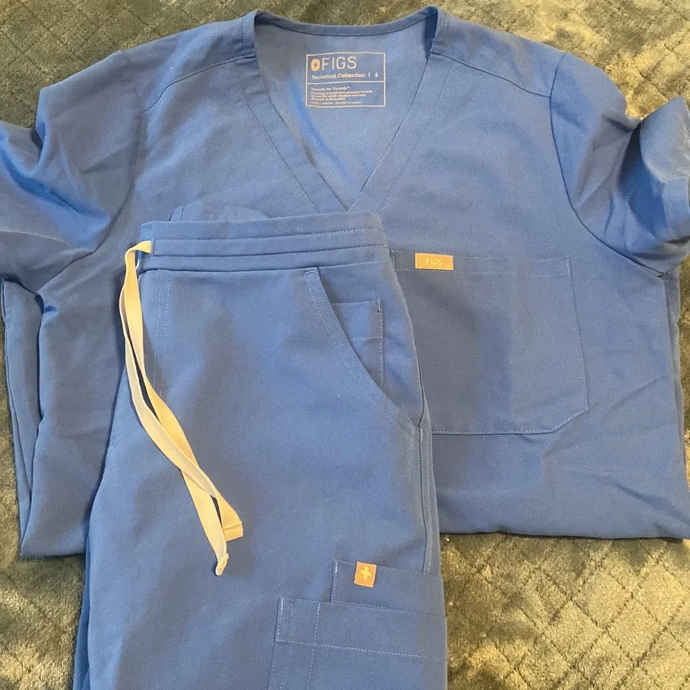 Figs scrub top